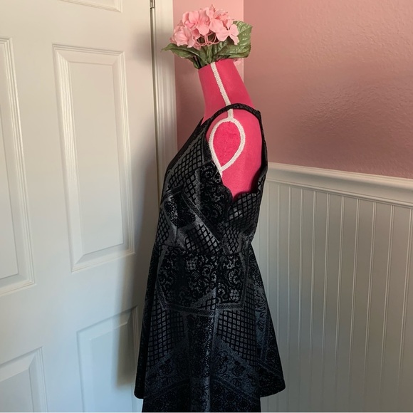 Metallic Silver and Black Burnout Velvet A-Line Dress size 13, EUC - Picture 8 of 8